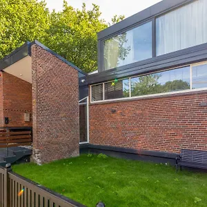https://bens-the-walton.utrechthotels.net