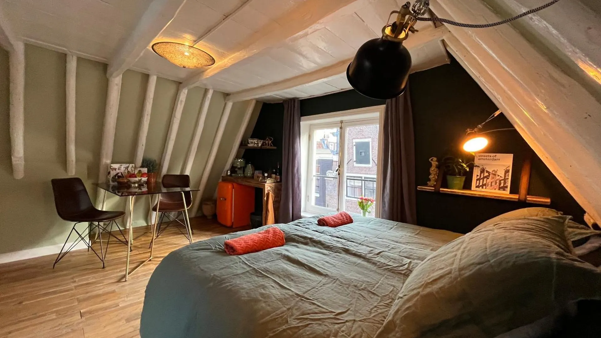 Attic Monkeys Lodge Amsterdam