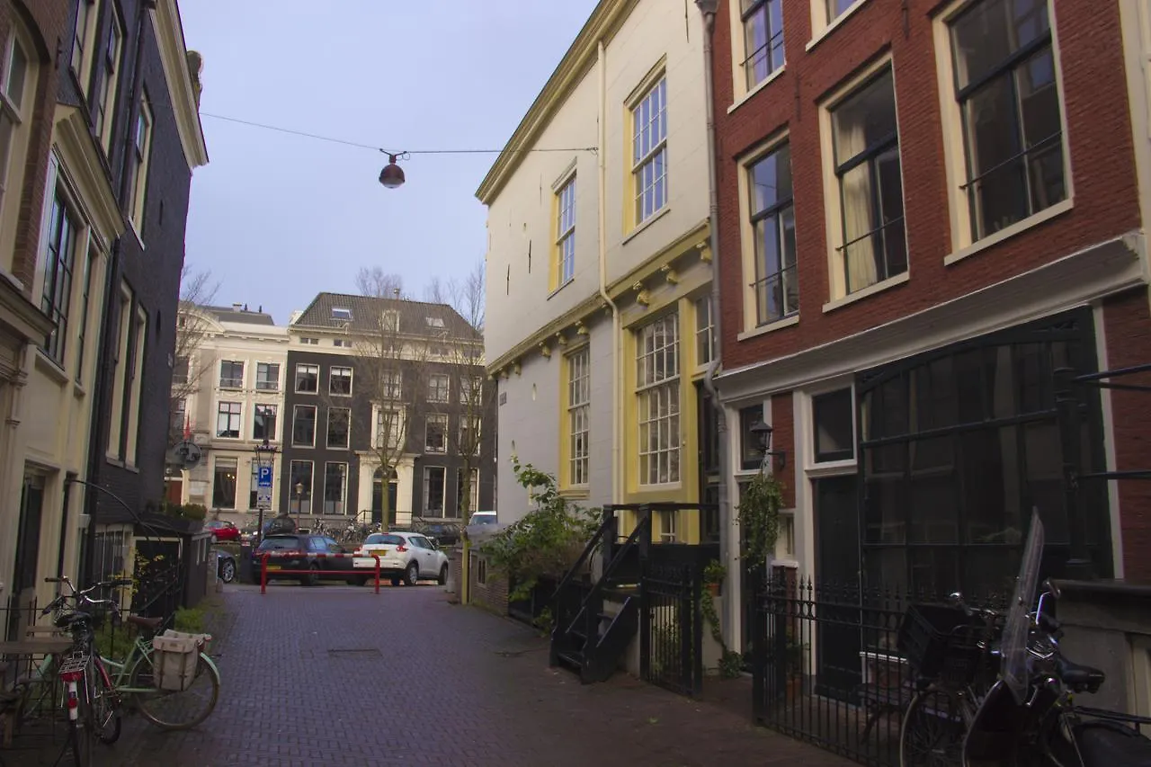 ** Bed & Breakfast Attic Monkeys Lodge Amsterdam Netherlands